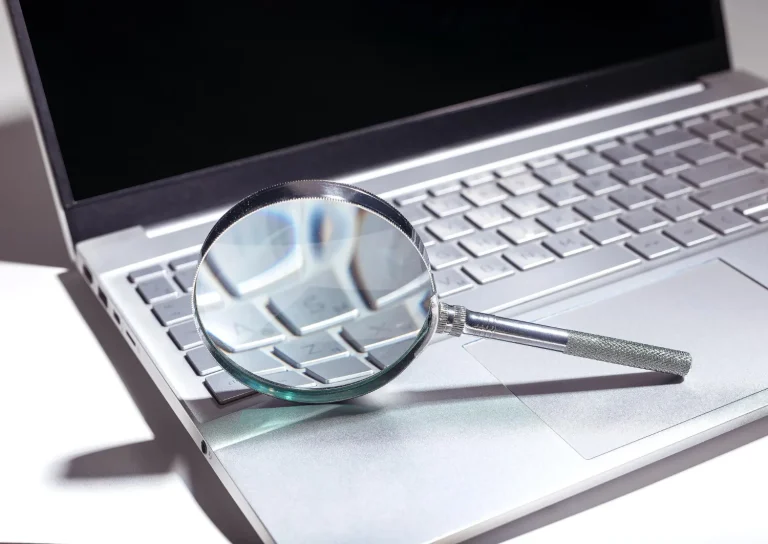 Search laptop magnifier